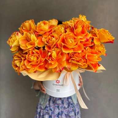 25 оранжевых сортовых Голландских роз в коробке - фото 3