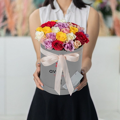 35 микс роз в серой коробке-тубус - фото 1