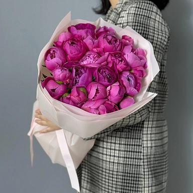 25 малиновых местных пионов "Лариса Аскарова" - фото 3