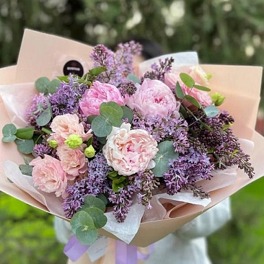 Букет из сирени и пионов "Символ любви" - фото 5