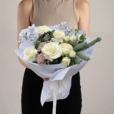 Зимний букет из роз и нобилиса "Хрустальный звон" - фото 1