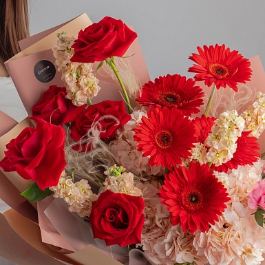 Букет с герберами и маттиолой "Воздушный поцелуй" - фото 5