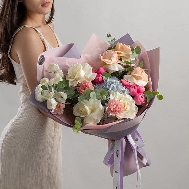 Букет из пионовидных роз и гортензии “Джамиля” фото