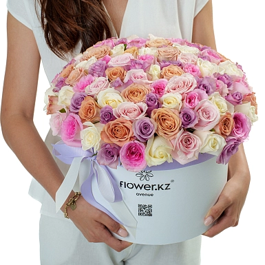 Коробка из 101 нежных микс роз "Тянь-Шань" - фото 1