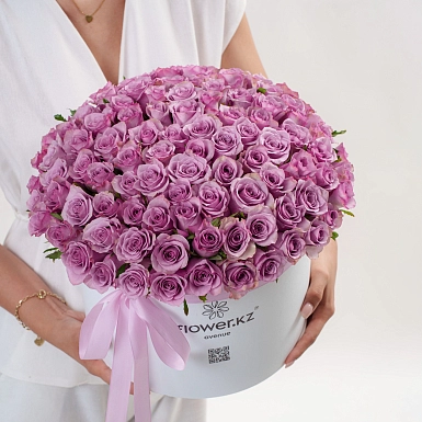 Коробка из 101 фиолетовой розы "Тянь-Шань" - фото 3