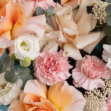 Композиция из роз и эустом "Поцелуй солнца" - фото 7