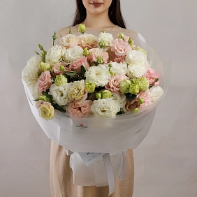 Букет из 25 микс эустом-лизиантусов