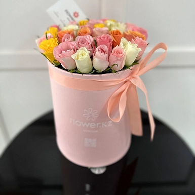 35 микс роз в розовой коробке-тубус - фото 1