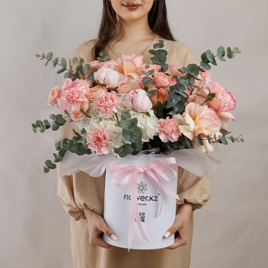 Композиция из гортензии и пионов "Лучи рассвета" - фото 3