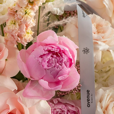 Корзина с пионовидными розами и пионами "Самая любимая" - фото 6