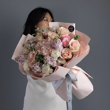 Букет из маттиолы и гортензии "Время любить" фото