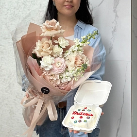 Сет из букета "Айнаш" и бенто-тортик (350 г.)