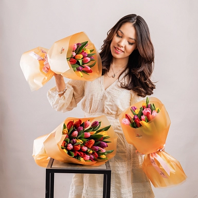 Сет из трех букетов "Яркий микс тюльпанов" - фото 1