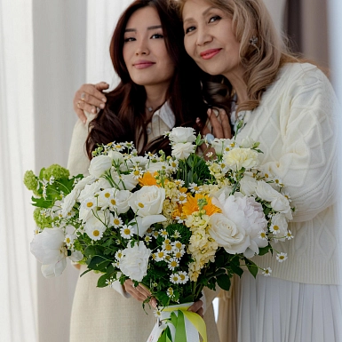 Букет из гербер и ромашек "Танец солнца" - фото 1