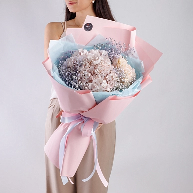 Букет из гортензий и гипсофилы "Облако любви" фото