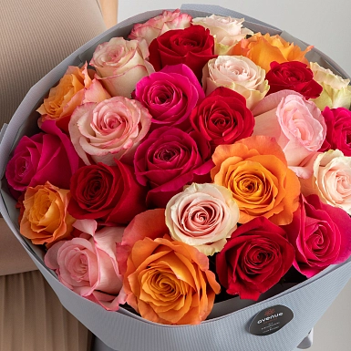 Букет из 25 разноцветных голландских роз 50 см "Grey" - фото 5