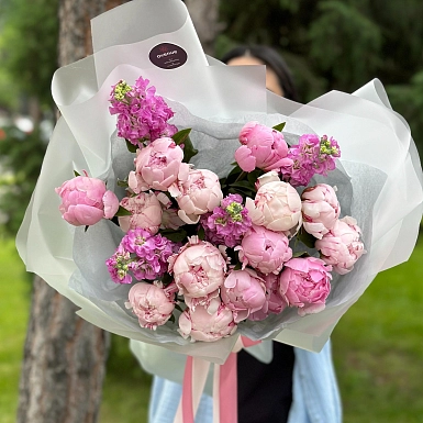 Букет с пионами и маттиолой "Корнелия" - фото 5