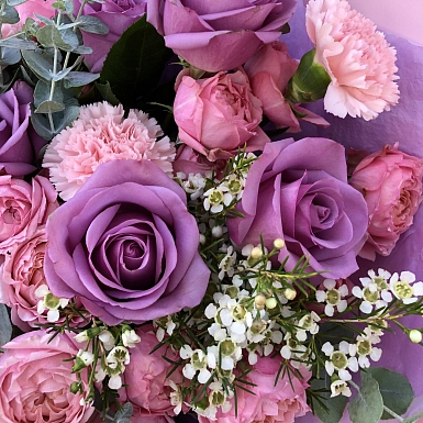 Букет из роз и гвоздик "Аметист" - фото 3