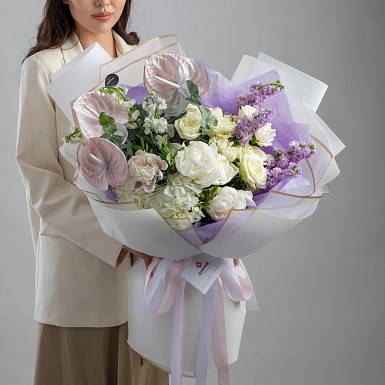 Букет с антуриумом и пионами "Фиолетовая жемчужина" - фото 2