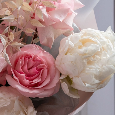 Букет из пионов и пионовидных роз "Ароматный" - фото 4