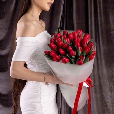 Букет из 35 красных тюльпанов - фото 2