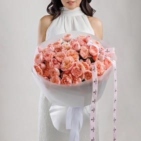 Букет из кустовых пионовидных роз "Julie"