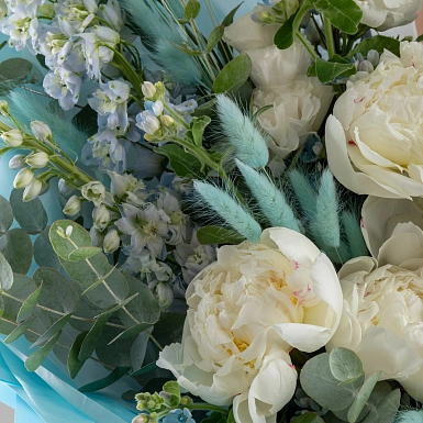 Букет с дельфиниумом "Пломбир" - фото 5