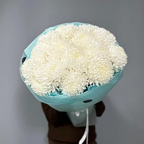 Букет из 15 белых хризантем