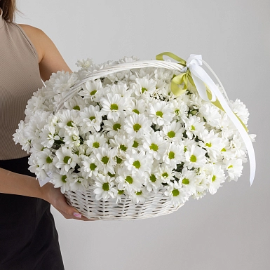 Композиция из хризантем в корзине "Ромашковое поле" - фото 2