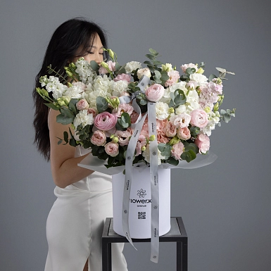 Композиция из эустом и ранункулюсов "Vivat" - фото 2