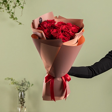 Букет из 15 красных роз 50 см "Магия чувств" - фото 3