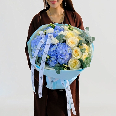 Букет из гортензий и пионовидных роз "Жансая" фото