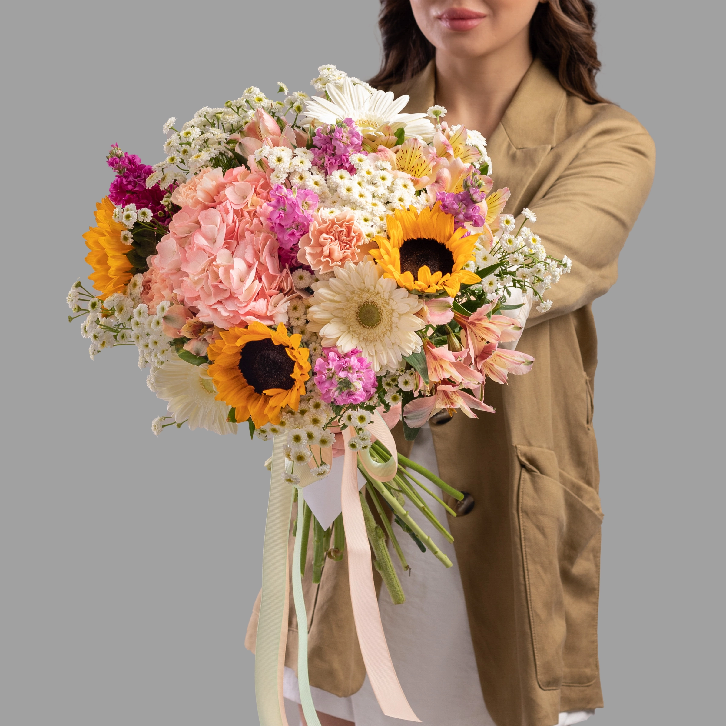 Букет из гербер и подсолнуха "Вивьен"