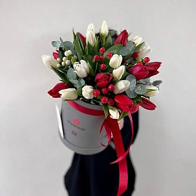 Разноцветные тюльпаны в коробке "Candy mix"