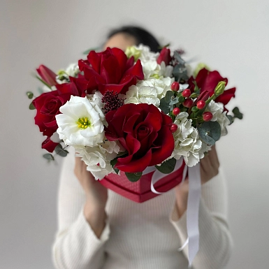 Композиция в коробке сердце "Соединяя сердца" фото