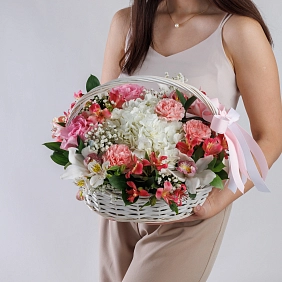 Композиция в корзине "Сияющая улыбка"