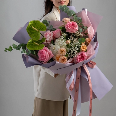 Букет с антуриумом и пионовидными розами "Счастье" - фото 4