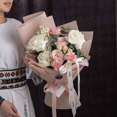 Букет из пионовидных роз "Цветущая нежность" S - фото 3