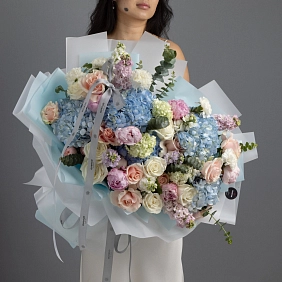 Букет из гортензий и пионов "Любимой маме"