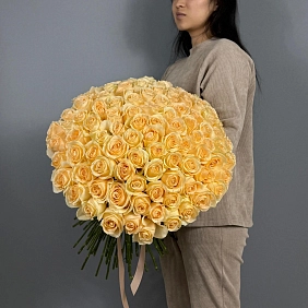 Букет из 101 кремовой розы 70 см "Тянь-Шань"