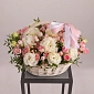 Композиция в корзине с лизиантусами "Радость Жизни" - фото 1