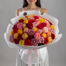 Букет из 51 микс Голландских роз 50 см с оформлением