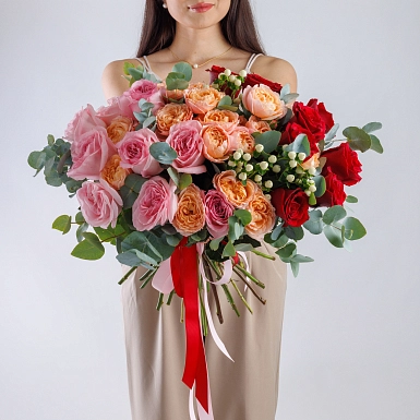 Букет с пионовидными розами "Цветочный градиент" - фото 1