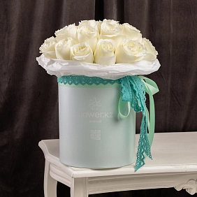Коробка из 25 белых Голландских роз