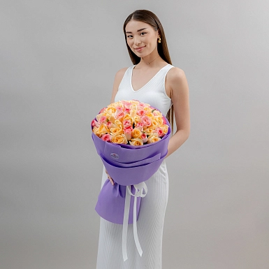 Букет из 51 кремовых и розовых роз 70 см "Тянь-Шань" S - фото 3