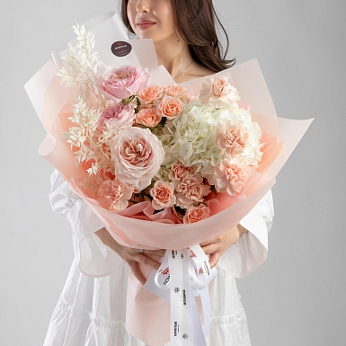 Букет с гортензией "Бисквит" фото