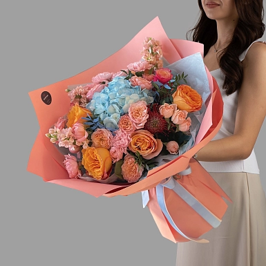 Букет из гортензии и роз "Айгуль" фото