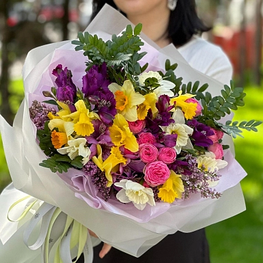 Букет из нарциссов и сирени "Лиловый бриз" - фото 5