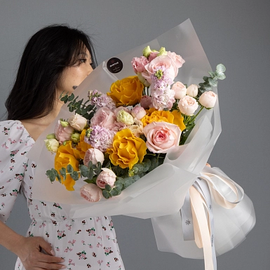 Букет из роз и маттиолы "Яркая пора" - фото 3