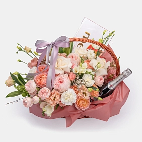 Праздничный набор с пионовидными розами "Марсель"